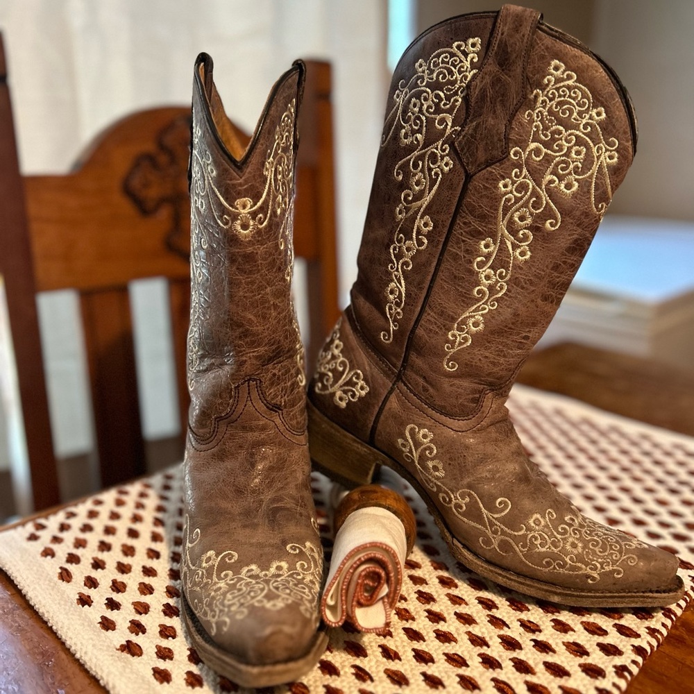 Youths girls size 4 1/2 Corral boots